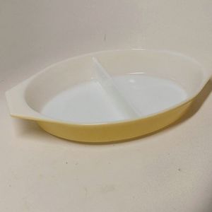 VNTG PYREX Yellow Divided CASSEROLE DISH- 1 1/2
